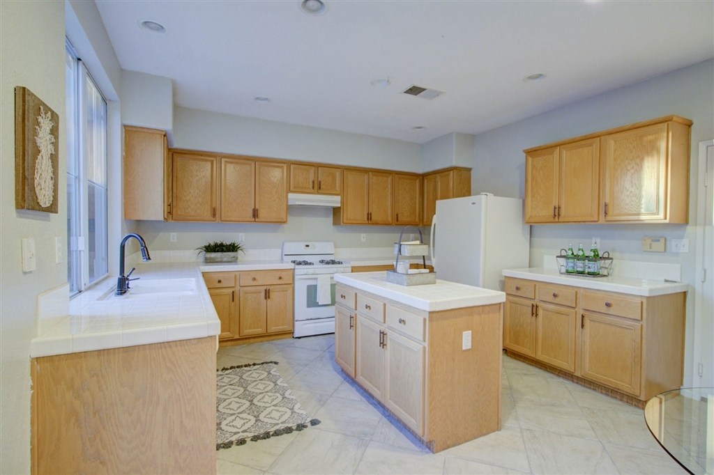 1059 Greenway Road Oceanside, CA 92057 - Photo 8 of 24