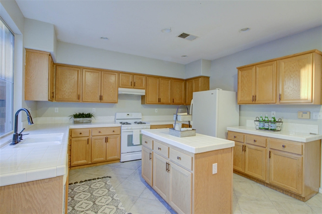1059 Greenway Road Oceanside, CA 92057 - Photo 9 of 24