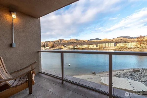 $169,000 | 322 West Woodin Avenue, Unit 712, Chelan, WA 98816