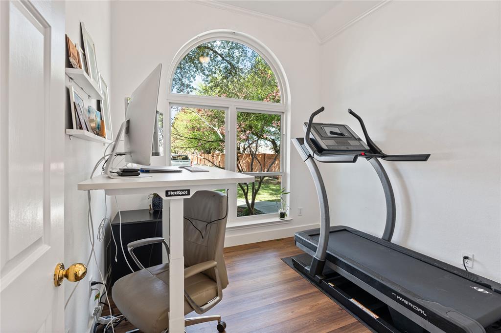 8718 Falls Road Irving, TX 75063 - Photo 20 of 28 a view of a room with gym equipment