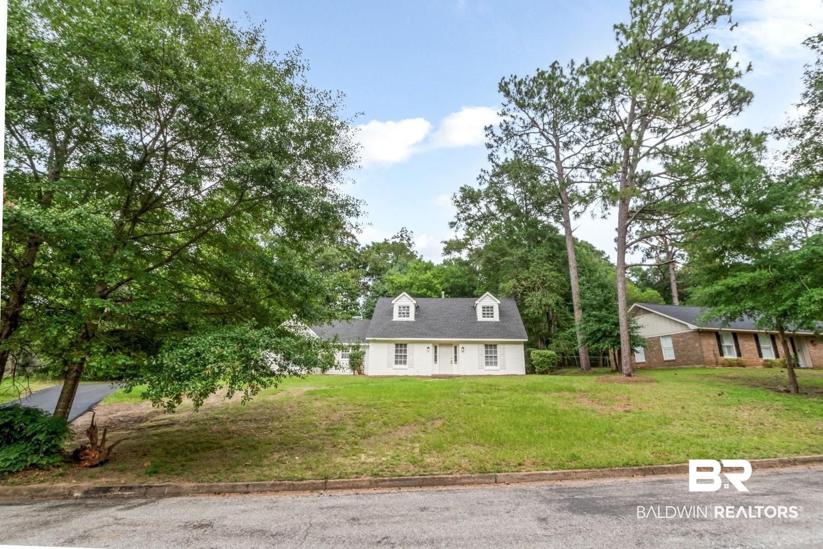 810 Nassau Drive Mobile, AL 36608 - Photo 25 of 31 View of front facade featuring a front lawn