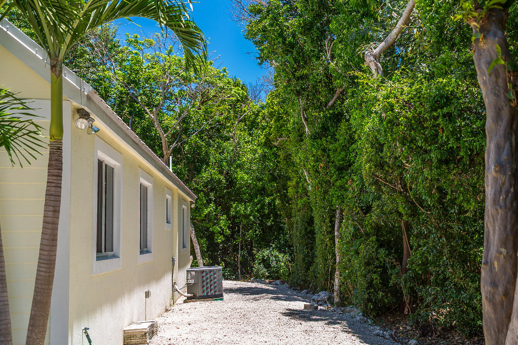 143 North Hammock Road Islamorada, FL 33036 - Photo 5 of 33 42147_6a2a0122f349f_06.11.2026_image-5