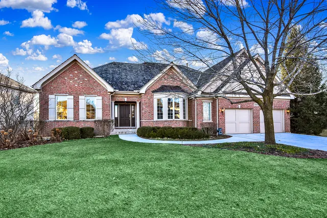 $879,900 | 1030 Ridgeview Drive, Inverness, IL 60010