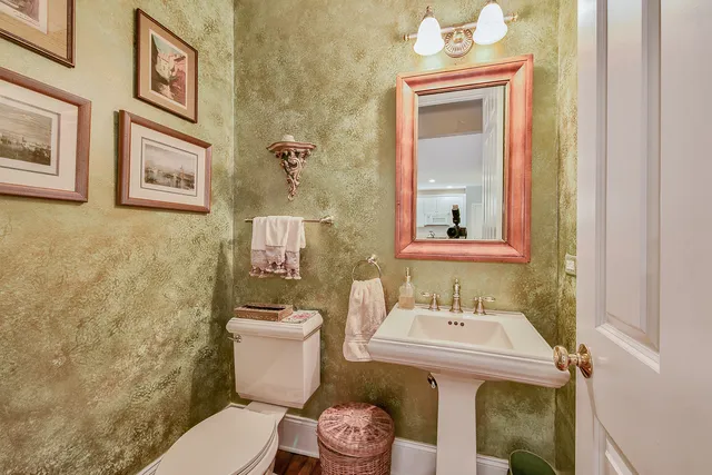 $879,900 | 1030 Ridgeview Drive, Inverness, IL 60010