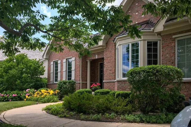 $879,900 | 1030 Ridgeview Drive, Inverness, IL 60010