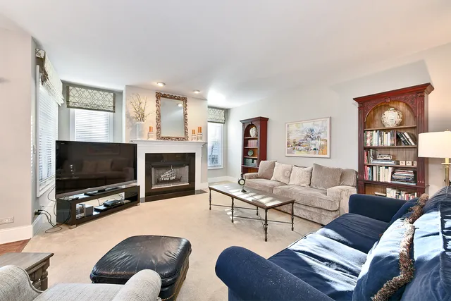 $879,900 | 1030 Ridgeview Drive, Inverness, IL 60010