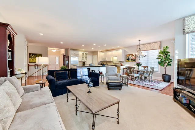 $879,900 | 1030 Ridgeview Drive, Inverness, IL 60010