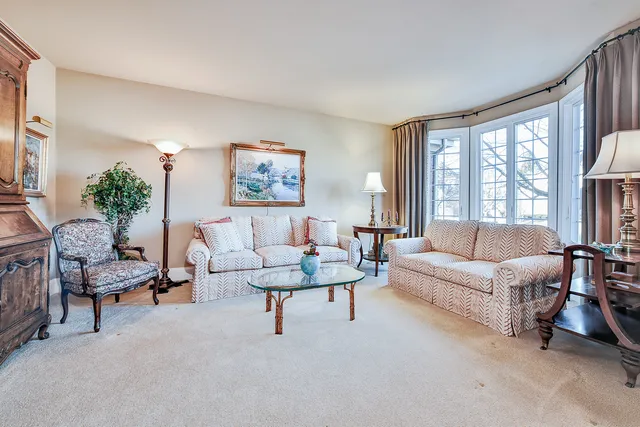 $879,900 | 1030 Ridgeview Drive, Inverness, IL 60010