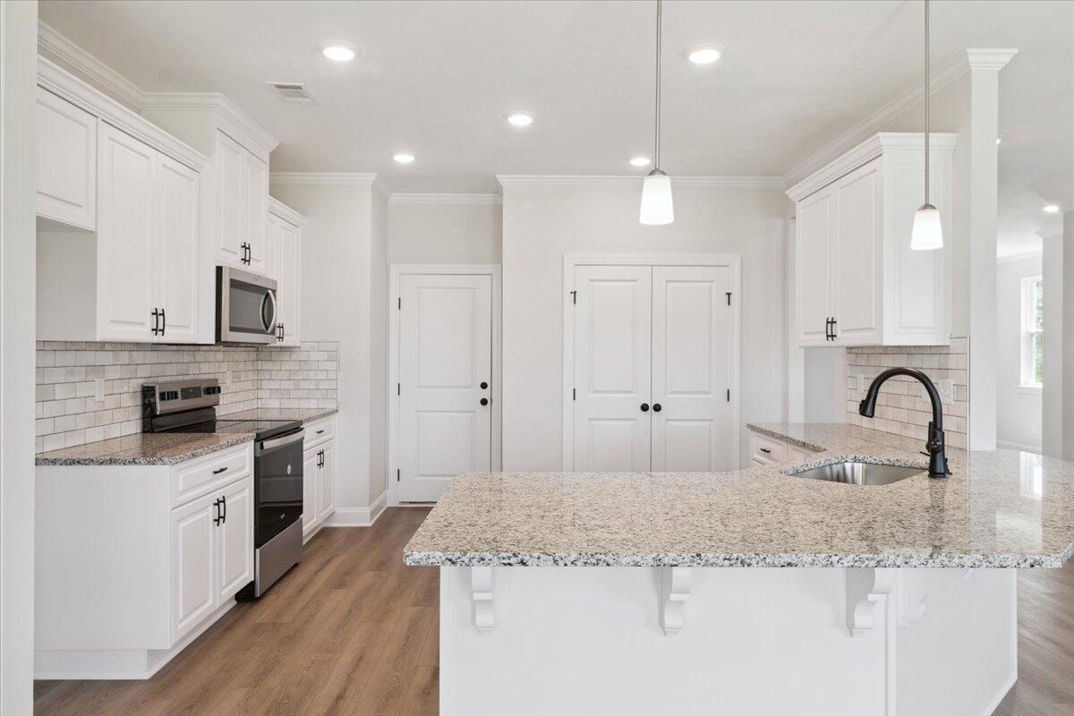 28 Coslett Drive, Unit WD186 North Augusta, SC 29860 - Photo 11 of 36 11-Cafe to Kitchen