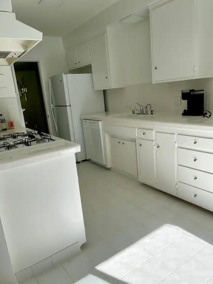 9748 Oak Pass Road Beverly Hills, CA 90210 - Photo 6 of 35 a utility room with cabinets washer and dryer