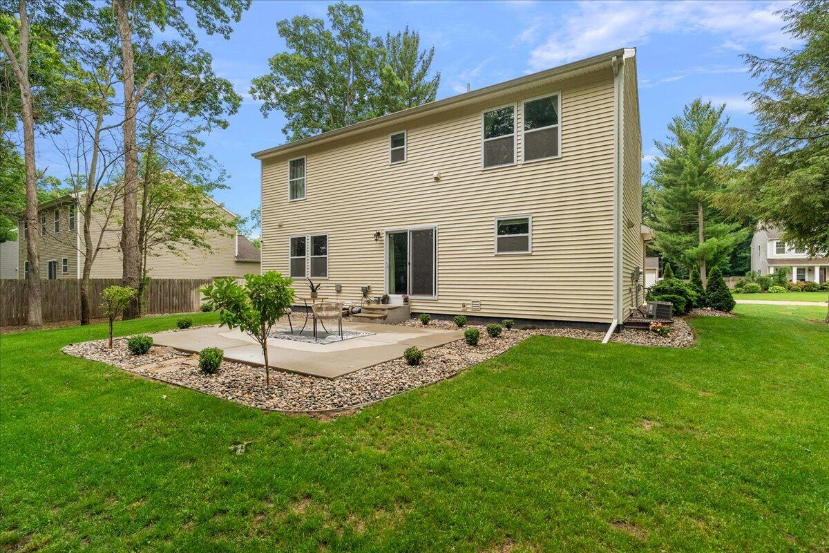 14455 Manor Road Grand Haven, MI 49417 - Photo 6 of 39 09-14455 Manor Rd, Grand Haven, Michigan