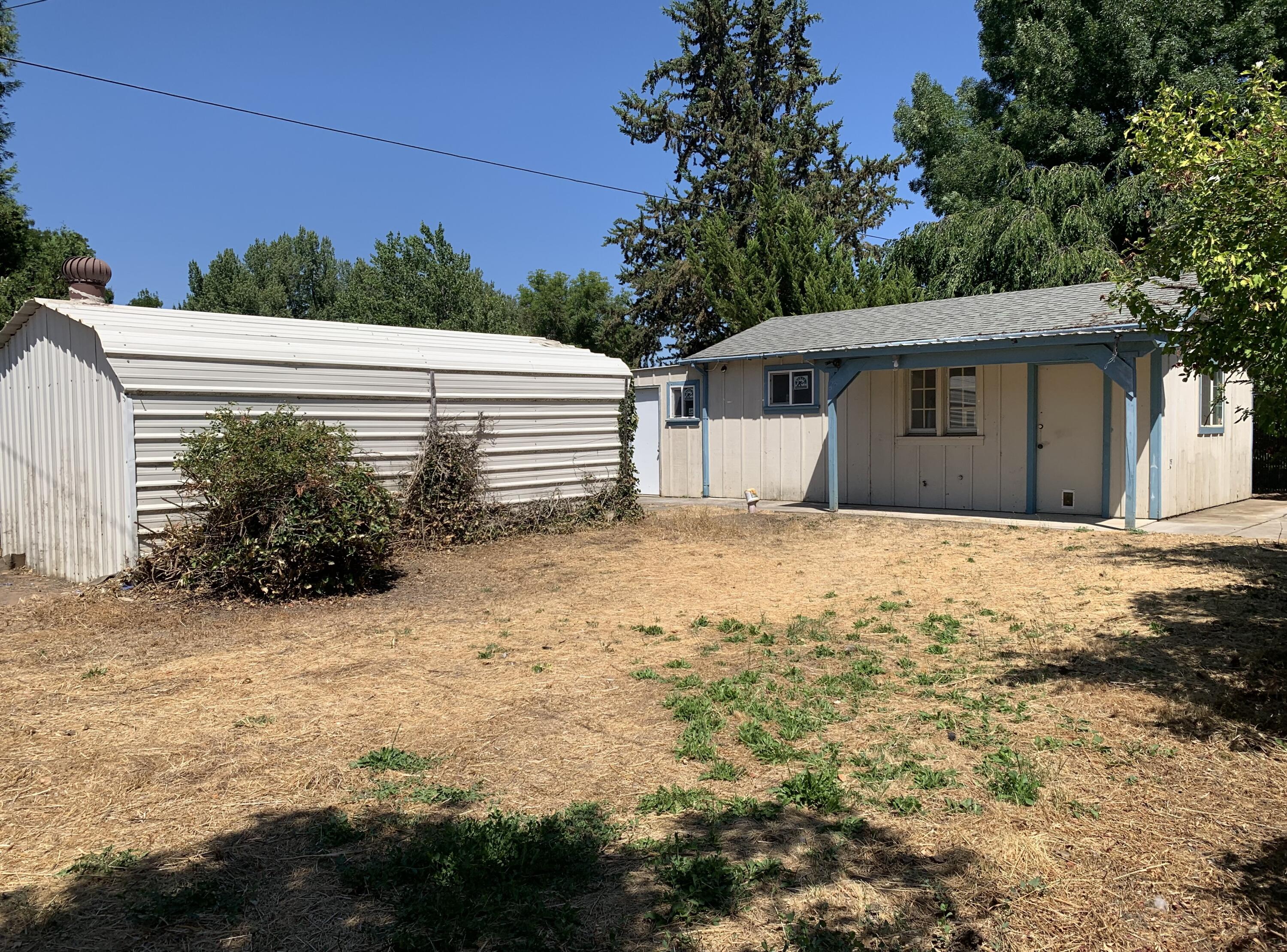 211 Princess Way Central Point, OR 97502 - Photo 32 of 45 10 back yard 3