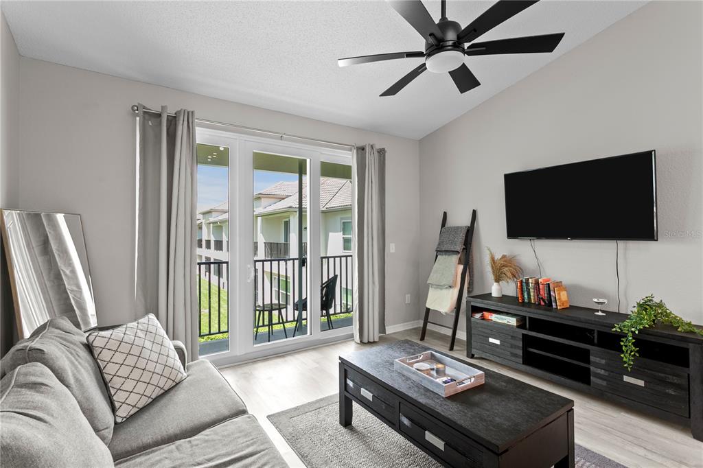1040 Normandy Trace Road Tampa, FL 33602 - Photo 6 of 37