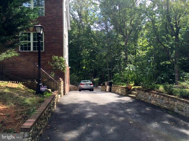 19137 Windsor Road Triangle, VA 22172 - Photo 2 of 11 Exterior (Front)
