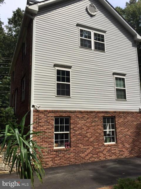 19137 Windsor Road Triangle, VA 22172 - Photo 5 of 11 Exterior (General)