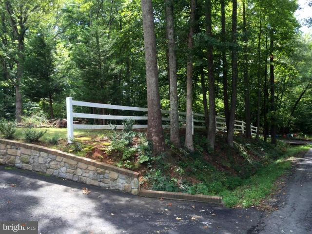 19137 Windsor Road Triangle, VA 22172 - Photo 10 of 11 View
