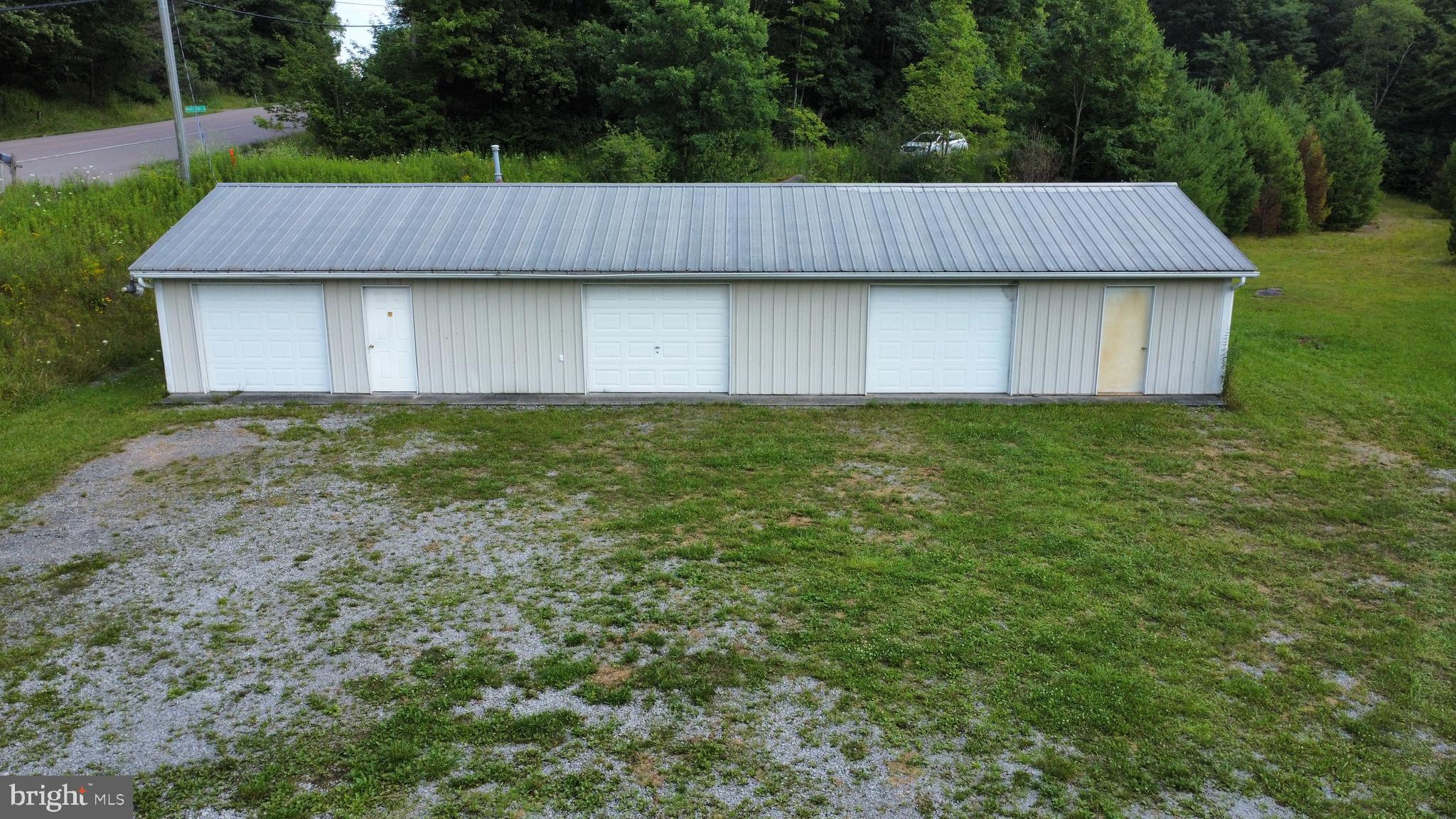 926 Hutton Road Oakland, MD 21550 - Photo 3 of 10 Gallery Image 3