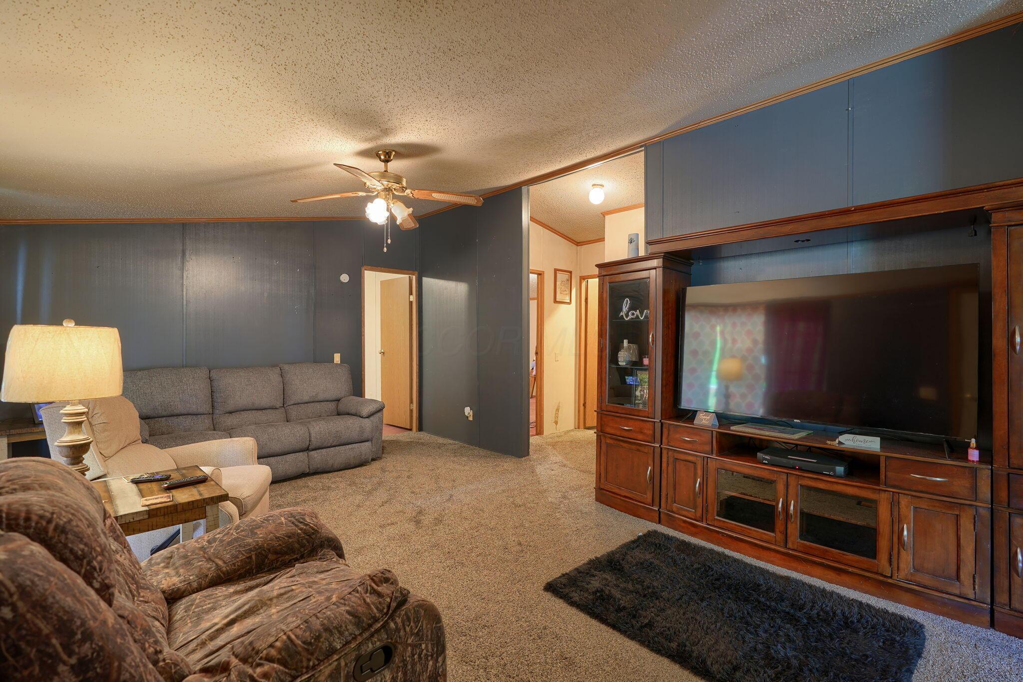109 Bunker Hill Road Wellston, OH 45692 - Photo 21 of 42 20. Living Room (2)