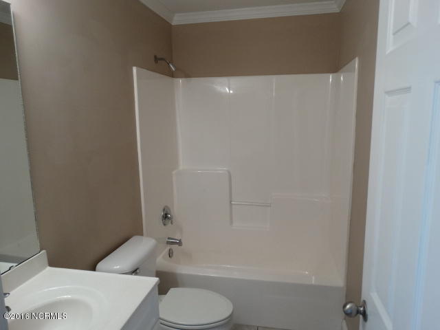 1025 Filmore Road Southport, NC 28461 - Photo 18 of 18 d4_Hall bath