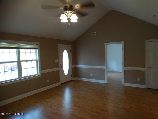 1025 Filmore Road Southport, NC 28461 - Photo 9 of 18 B1_Living room