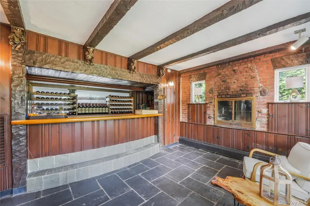 a view of an outdoor space