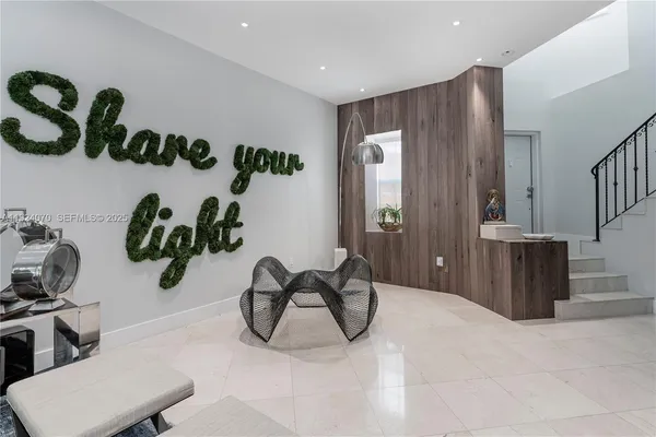 a view of entryway with livingroom