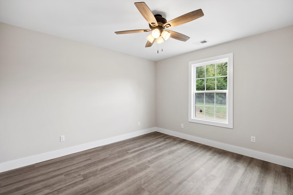 1905 Collins Road Southeast Dalton, GA 30721 - Photo 15 of 31 Gallery Image 15