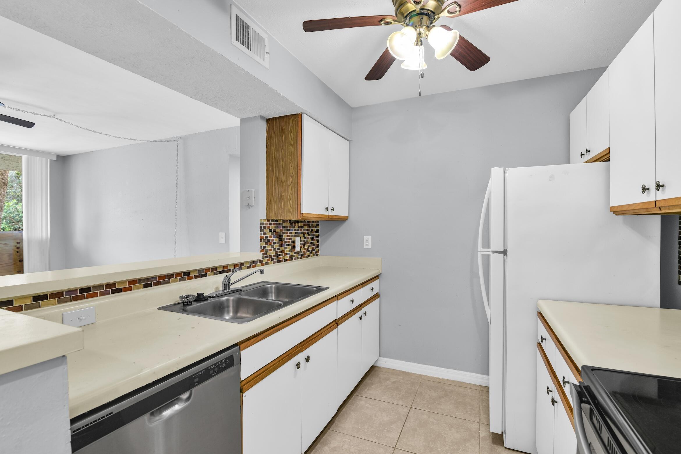 3995 West McNab Road, Unit B205 Pompano Beach, FL 33069 - Photo 8 of 34 3995 W McNab Rd Pompano Beach --7