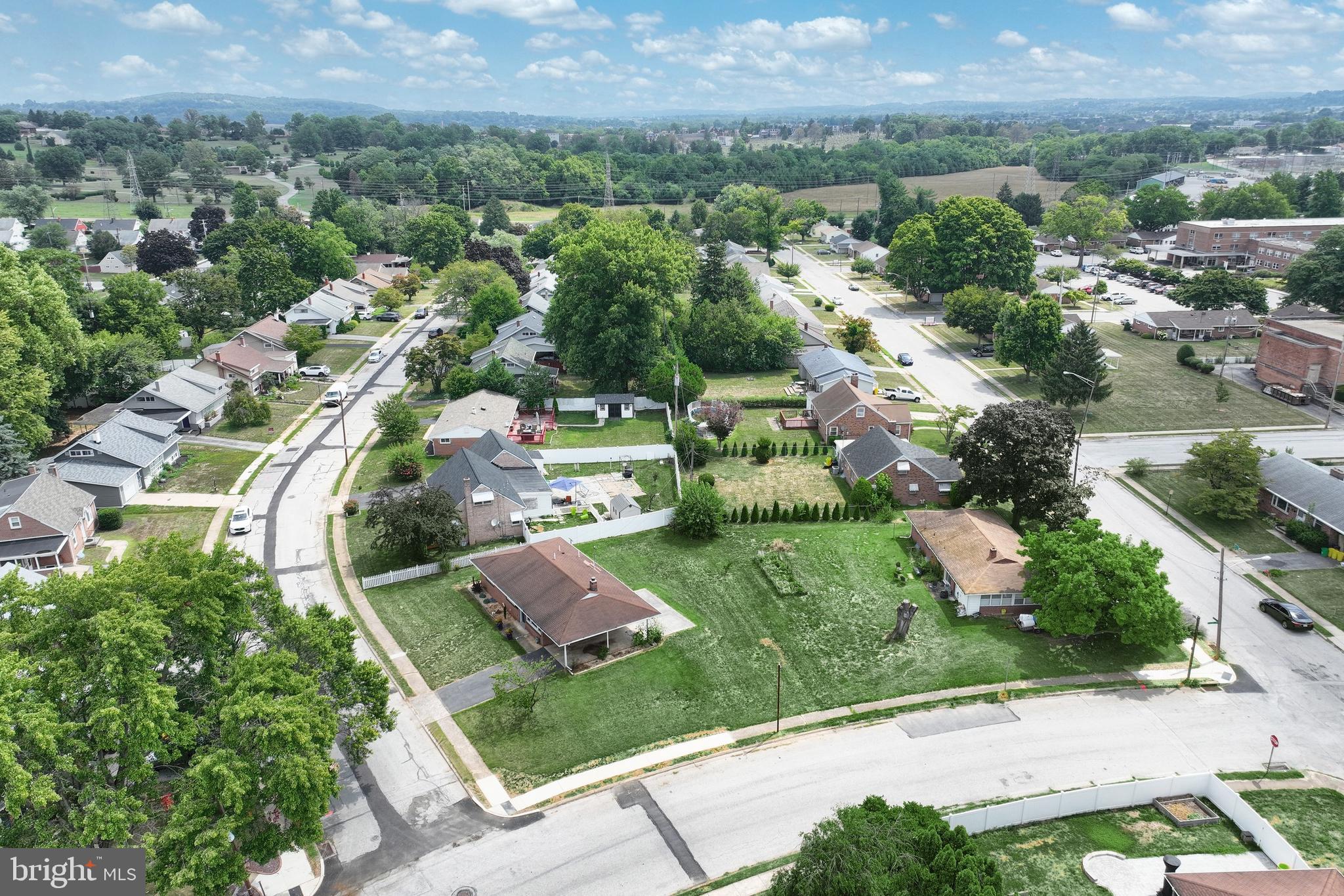 736 Gunnison Road York, PA 17404 - Photo 5 of 48