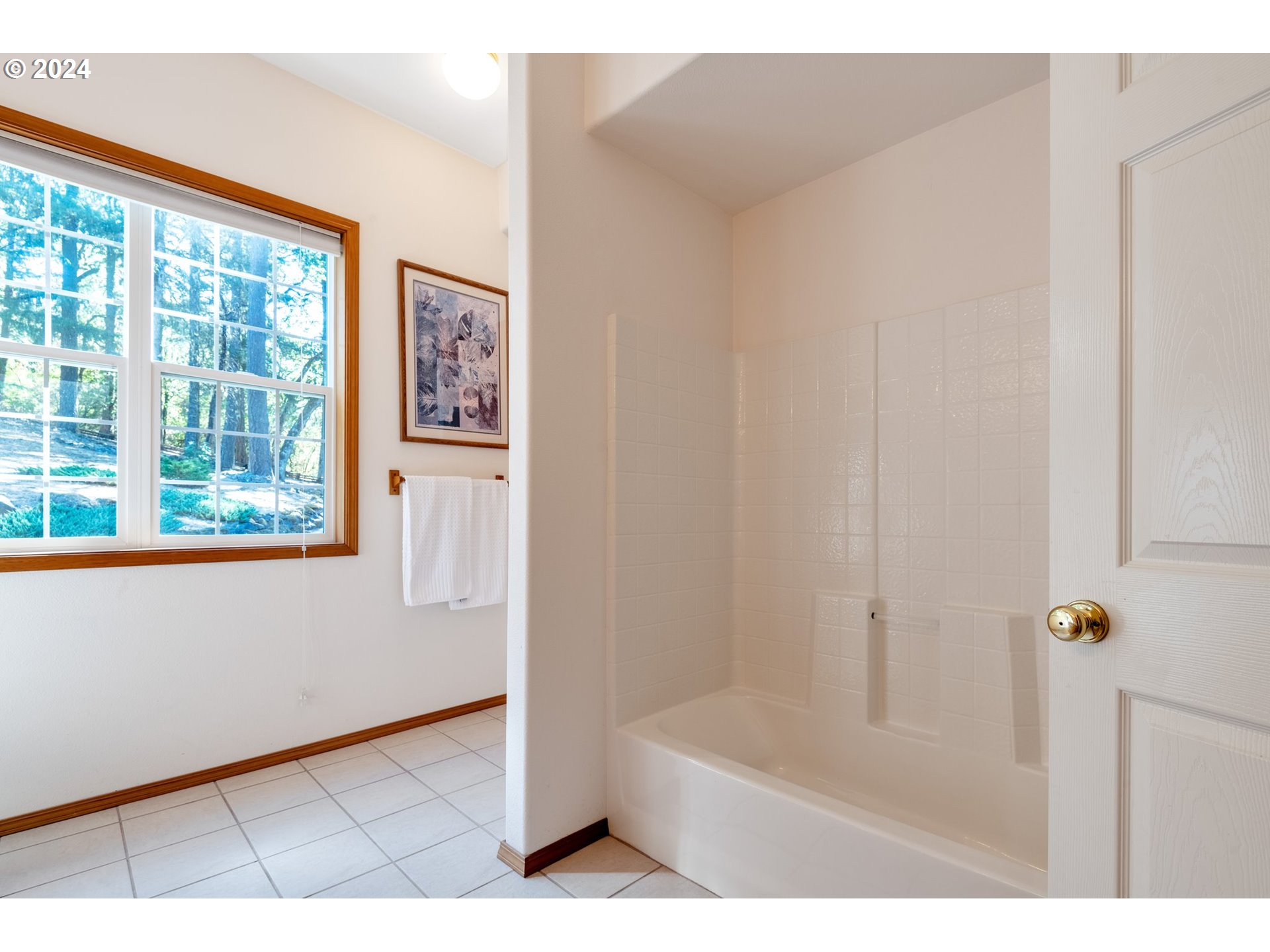 16650 Southwest Pit Road Hillsboro, OR 97123 - Photo 21 of 42 Bathroom