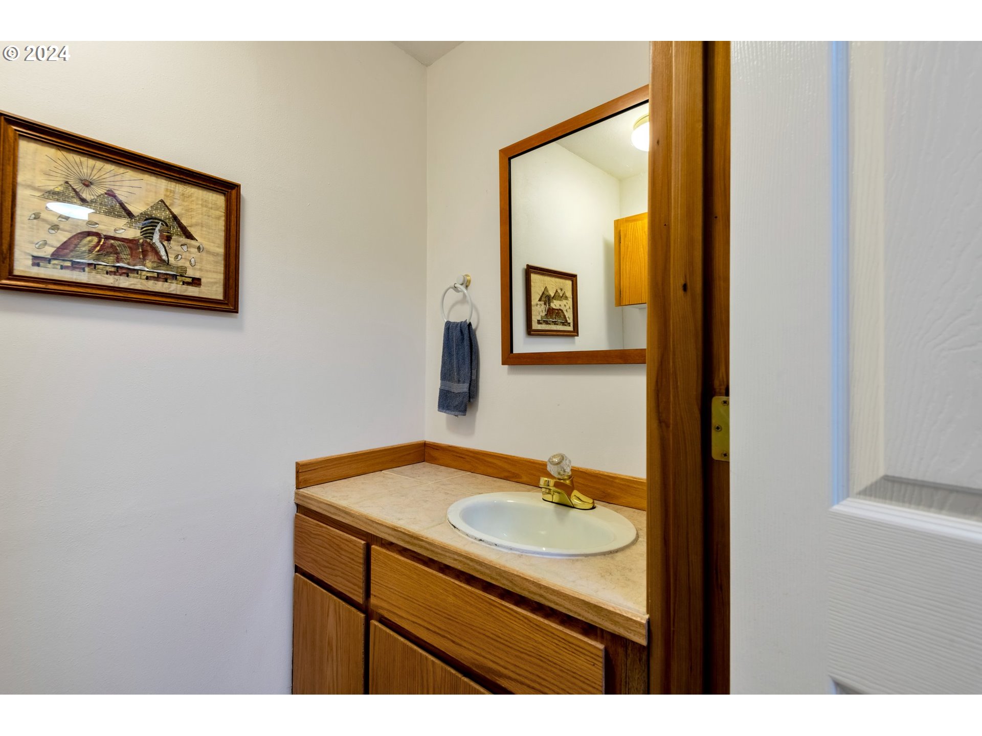 16650 Southwest Pit Road Hillsboro, OR 97123 - Photo 35 of 42 Bathroom