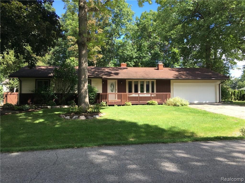 1665 Remsing Street Hartland, MI 48353 - Photo 1 of 29 IMG_2317.jpg