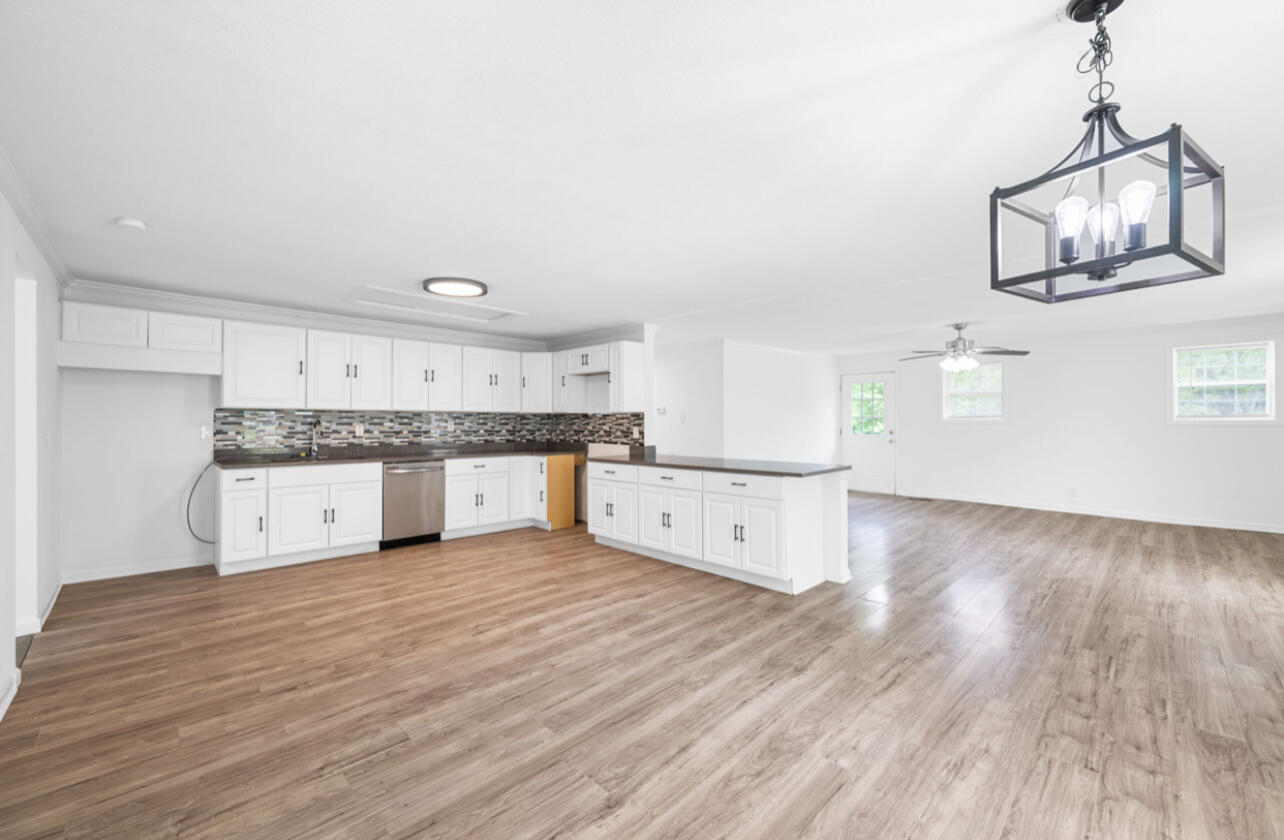 404 West Schmitt Road Rossville, GA 30741 - Photo 7 of 24 IMG_1823