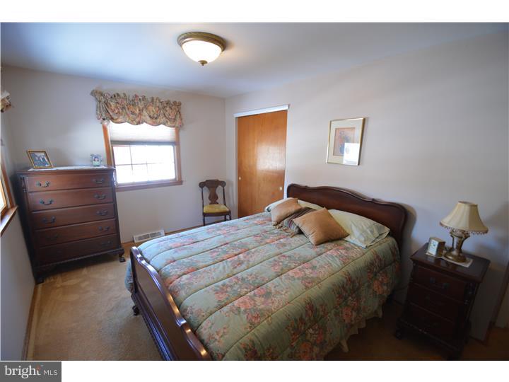 1406 Nevarc Road Warminster, PA 18974 - Photo 9 of 13 Gallery Image 9