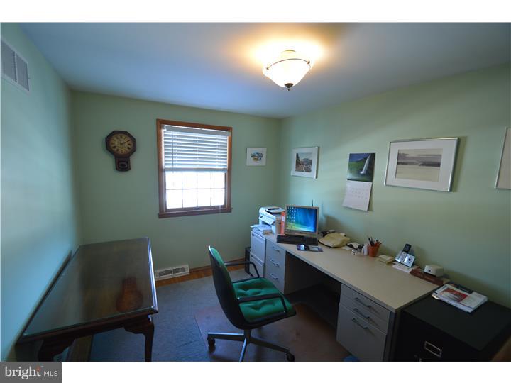 1406 Nevarc Road Warminster, PA 18974 - Photo 10 of 13 Gallery Image 10