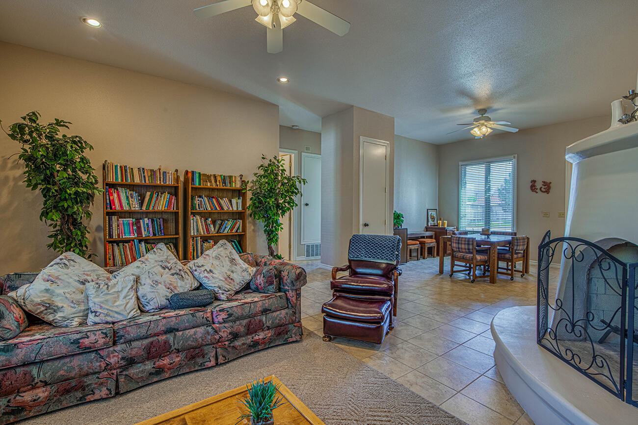656 Cox Road El Paso, TX 79932 - Photo 34 of 74 Casita living room