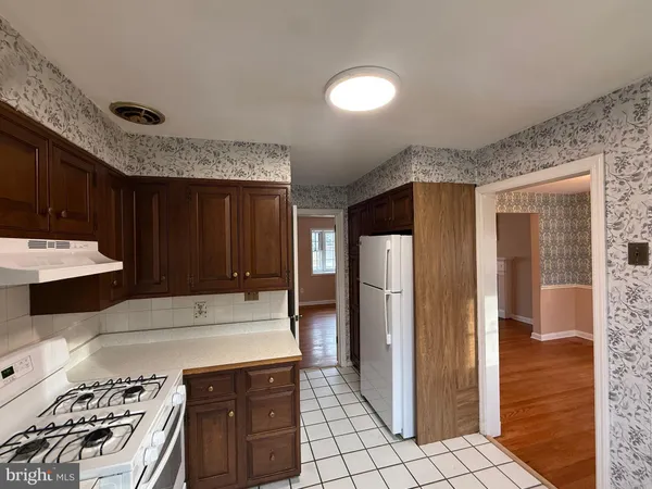 a kitchen with a stove and a refrigerator