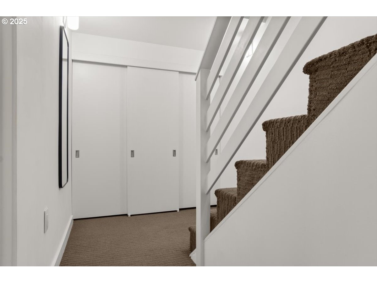 245 South Meade Street, Unit M1 Portland, OR 97201 - Photo 23 of 31 Staircase