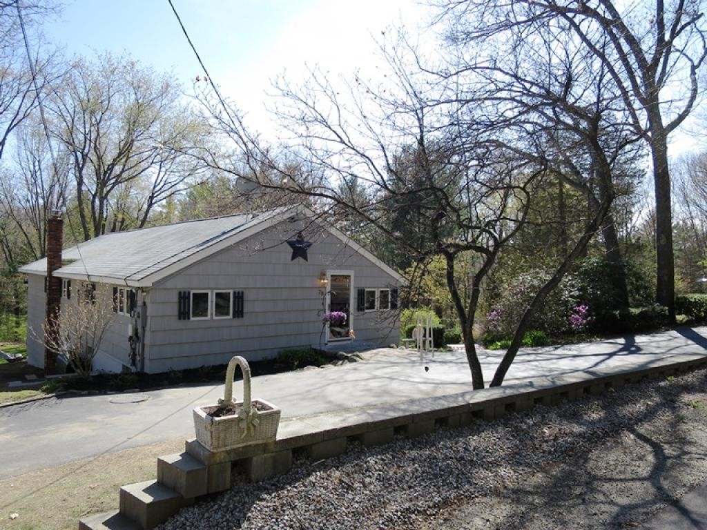 78 High Street Stratham, NH 03885 - Photo 2 of 32 Gallery Image 2