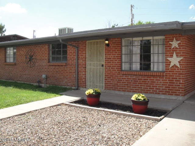 623 East Post Road Benson, AZ 85602 - Photo 4 of 48