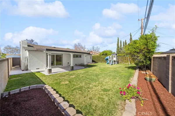 a view of a backyard with plants and a backyard