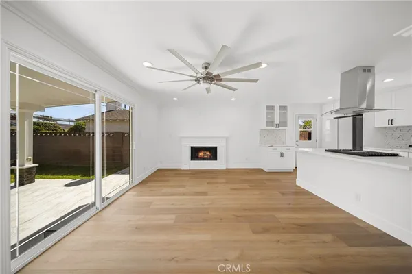 a view of a livingroom with a ceiling fan and hardwood floor