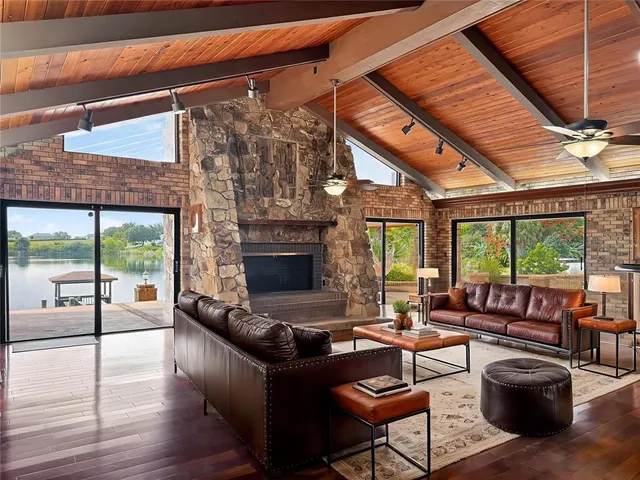 $925,000 | 1910 College Park Drive, Tavares, FL 32778