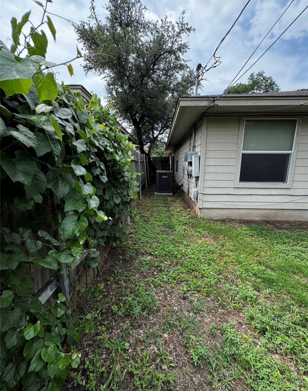 8613 Talyne Chaise Circle Austin, TX 78729 - Photo 19 of 22 View of yard