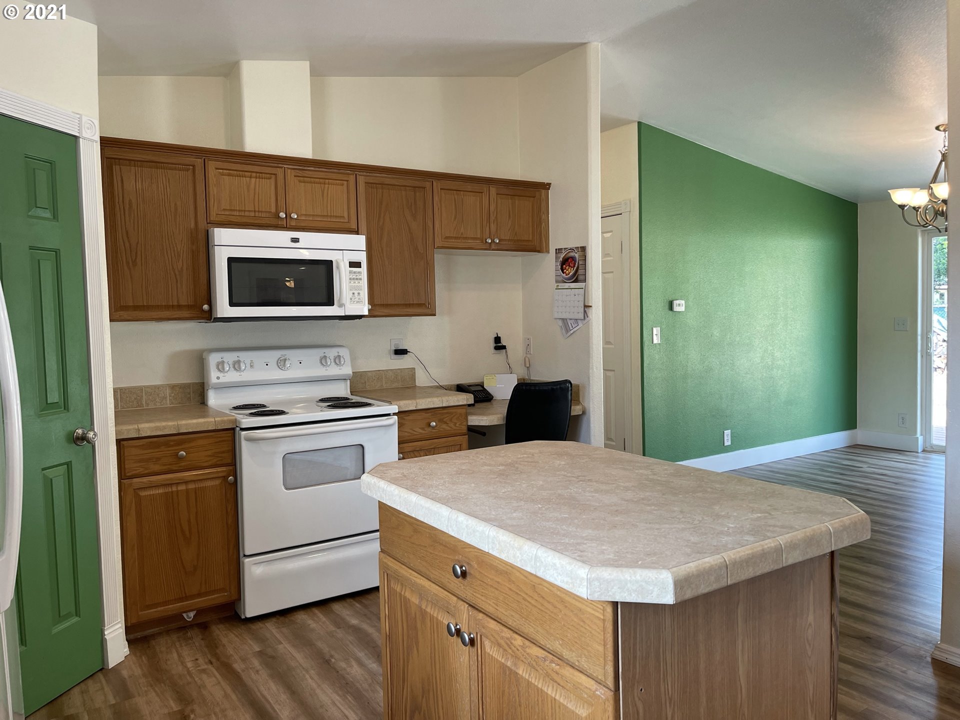 920 Cedar Loop Lakeside, OR 97449 - Photo 12 of 31 Gallery Image 12