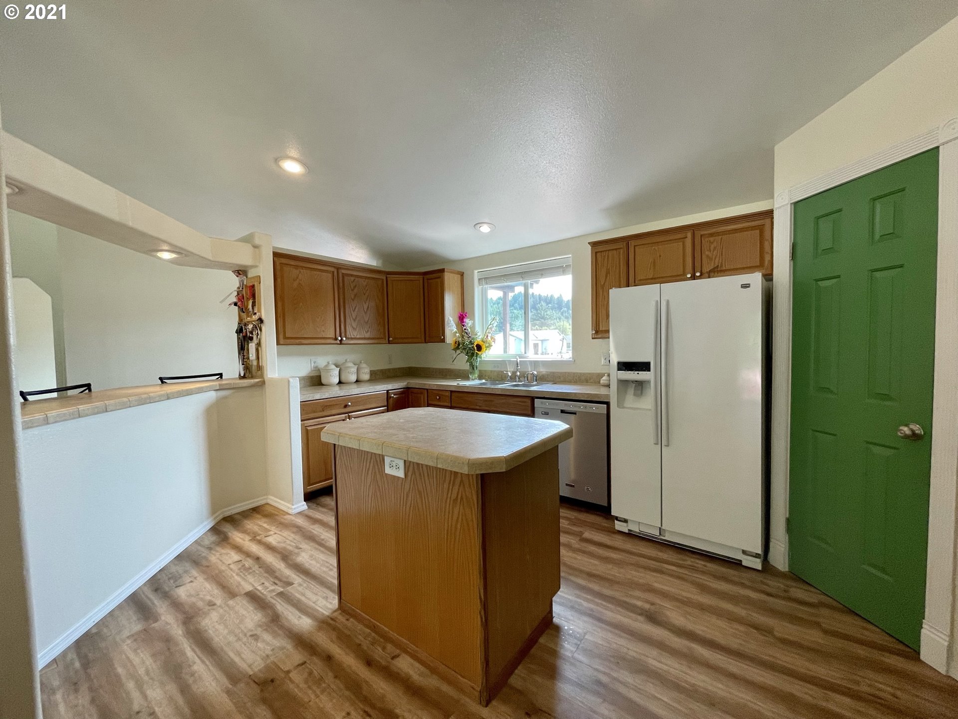 920 Cedar Loop Lakeside, OR 97449 - Photo 9 of 31 Gallery Image 9