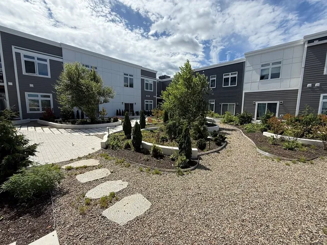 $879,900 | 60 Cross Street East, Unit 207, Somerville, MA 02145