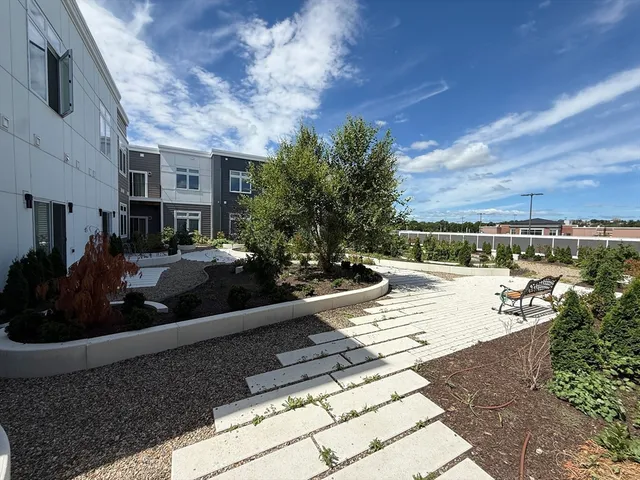 $879,900 | 60 Cross Street East, Unit 207, Somerville, MA 02145