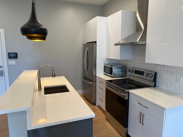 $879,900 | 60 Cross Street East, Unit 207, Somerville, MA 02145