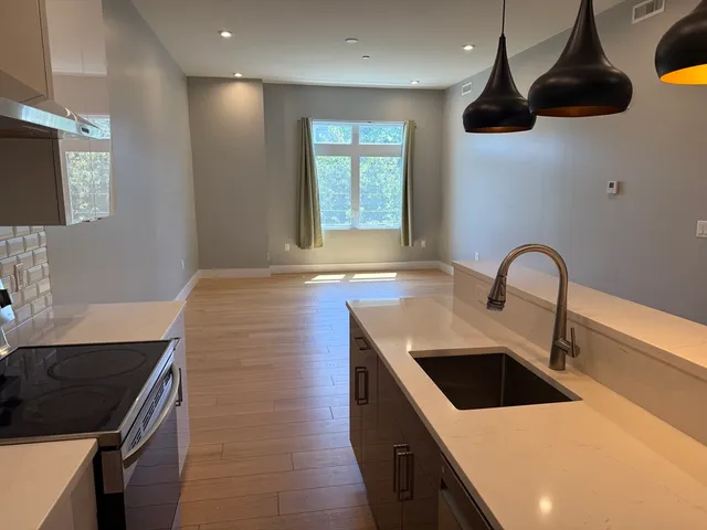 $879,900 | 60 Cross Street East, Unit 207, Somerville, MA 02145